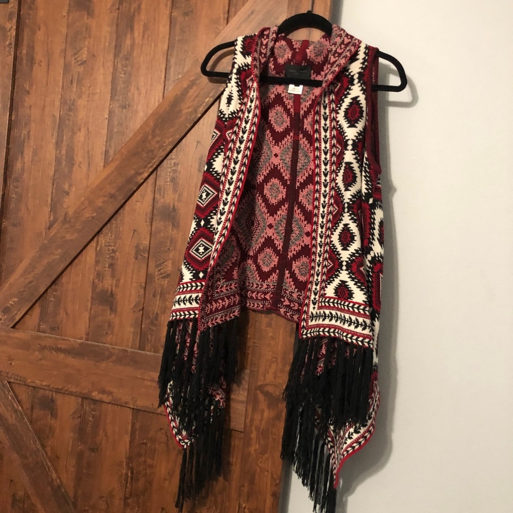 Romeo + Juliet couture sleeveless long sweater vest